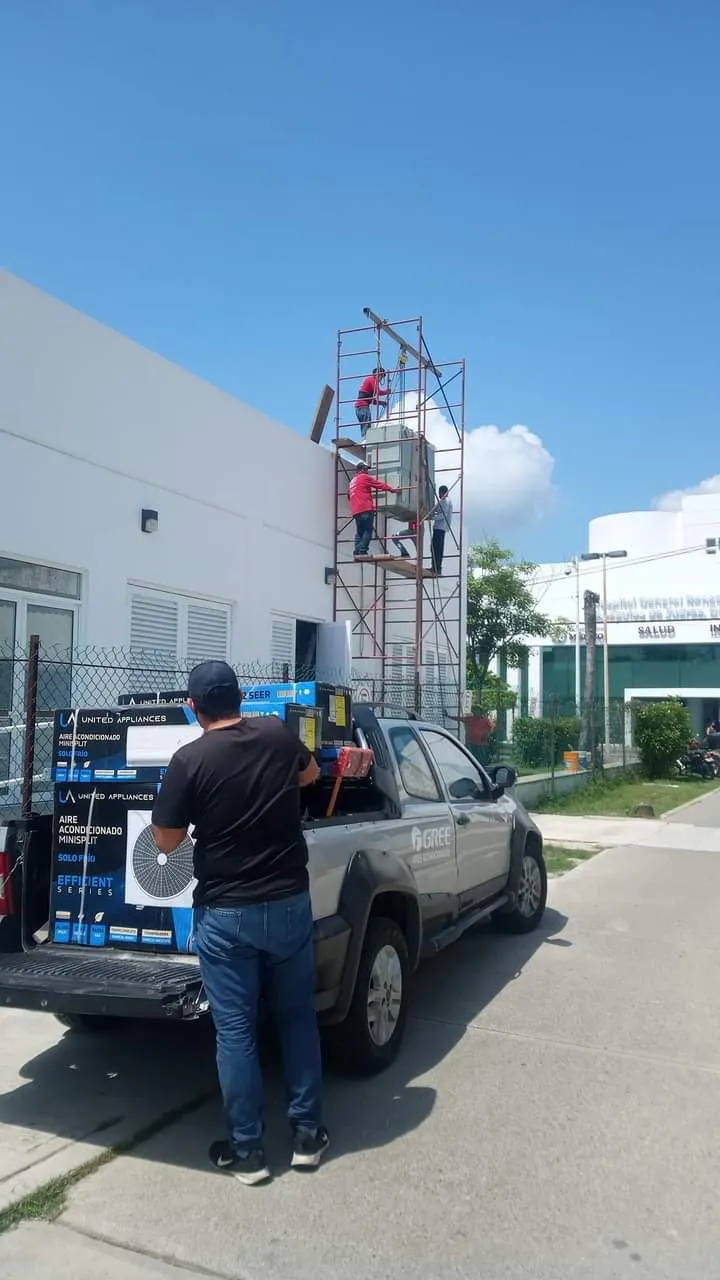 Fotos de Instalación y Mantenimiento de Aire Acondicionado