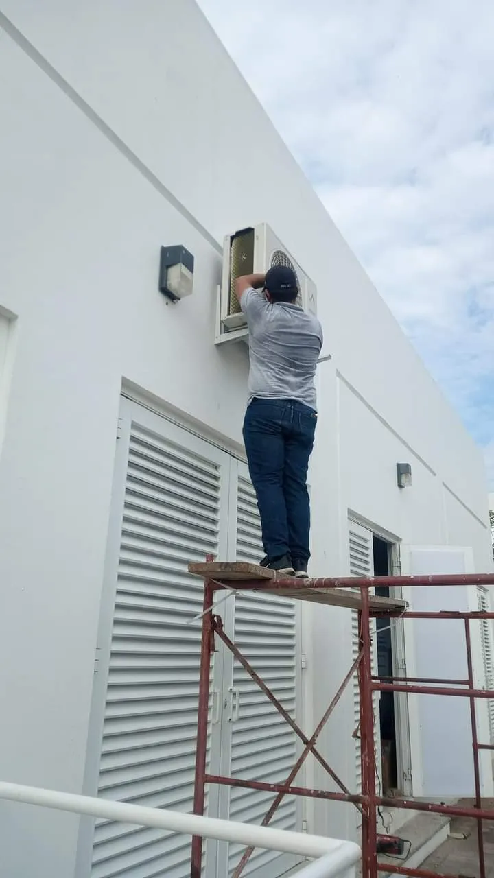 Fotos de Instalación y Mantenimiento de Aire Acondicionado